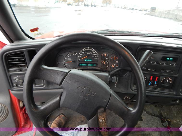 image for item H3922 2005 Chevrolet Silverado 1500 pickup truck