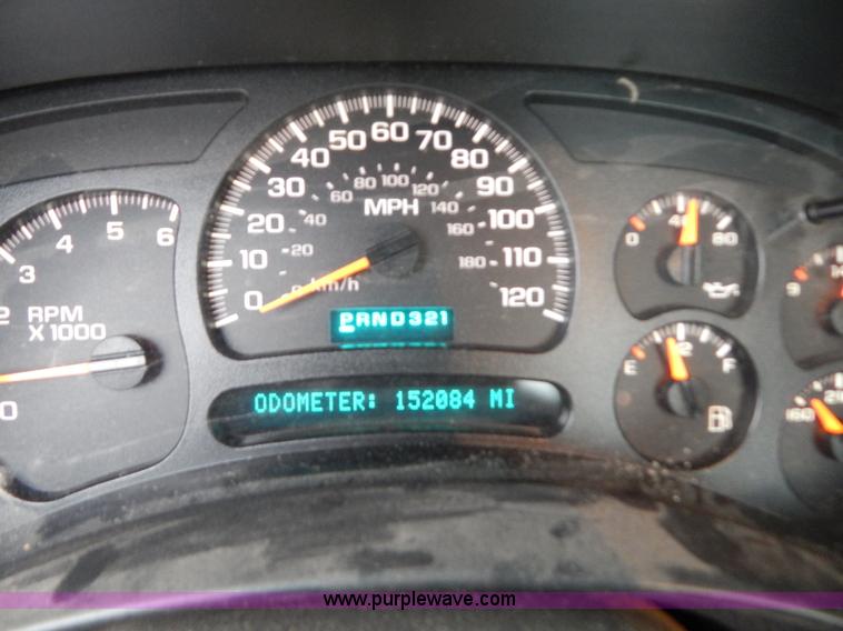 image for item H3922 2005 Chevrolet Silverado 1500 pickup truck