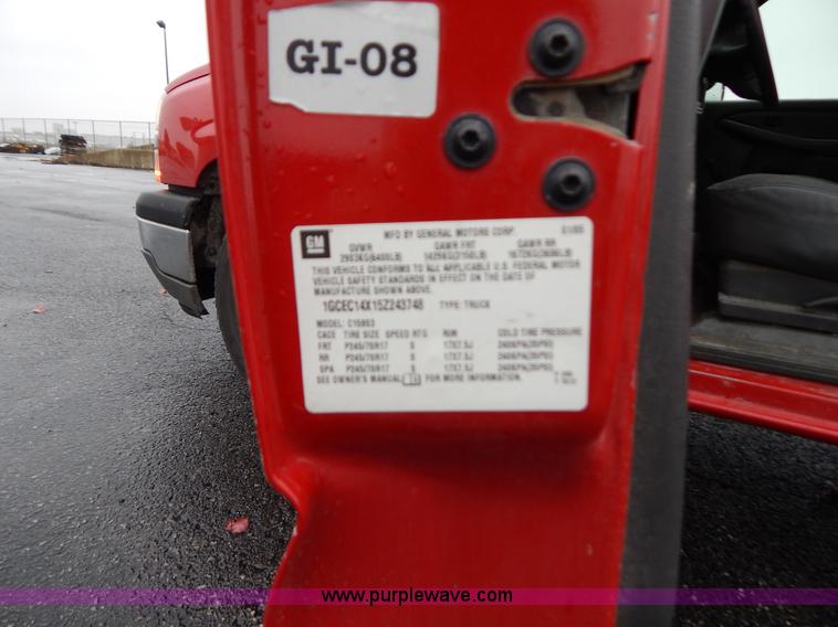 image for item H3922 2005 Chevrolet Silverado 1500 pickup truck