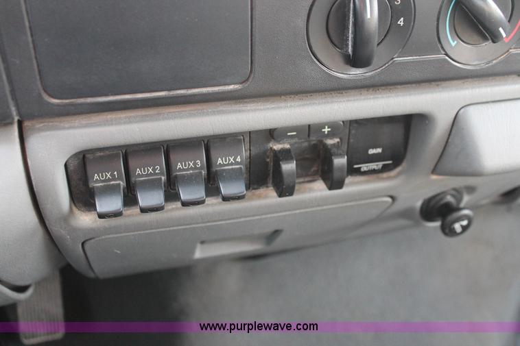 image for item H8313 2007 Ford F250 Super Duty XLT SuperCab pickup truck