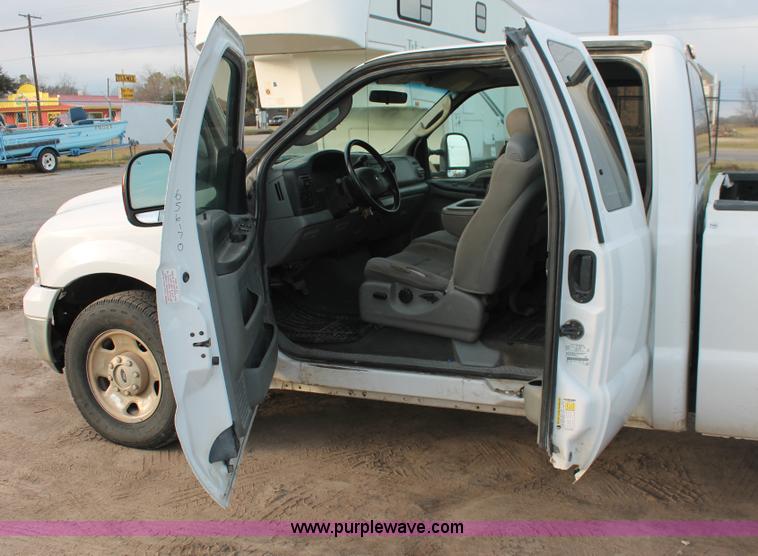 image for item H8313 2007 Ford F250 Super Duty XLT SuperCab pickup truck