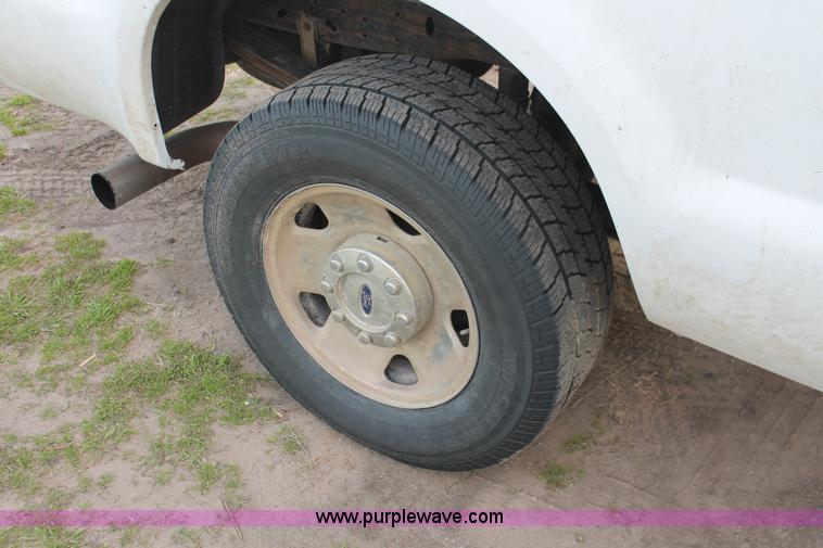 image for item H8313 2007 Ford F250 Super Duty XLT SuperCab pickup truck