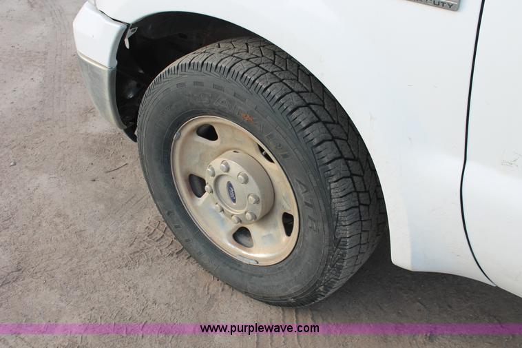 image for item H8313 2007 Ford F250 Super Duty XLT SuperCab pickup truck