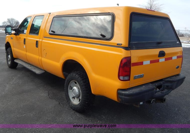 image for item I1202 2005 Ford F250 Super Duty Crew Cab pickup truck