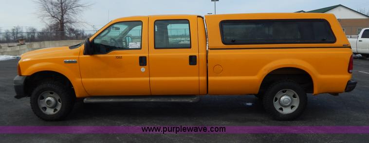 image for item I1202 2005 Ford F250 Super Duty Crew Cab pickup truck