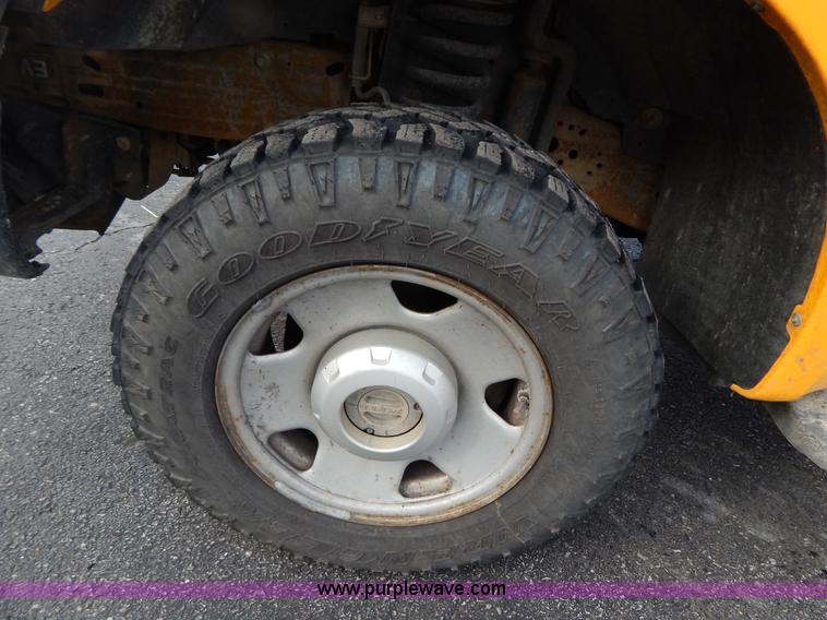 image for item I1202 2005 Ford F250 Super Duty Crew Cab pickup truck