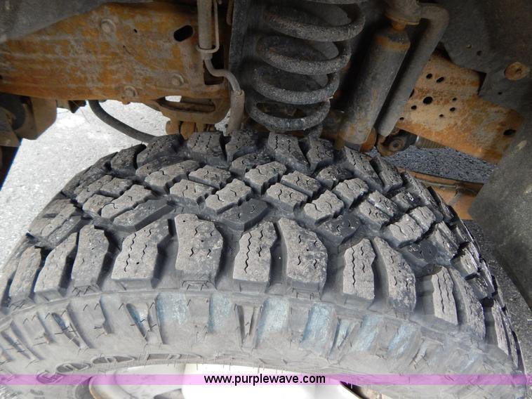 image for item I1202 2005 Ford F250 Super Duty Crew Cab pickup truck