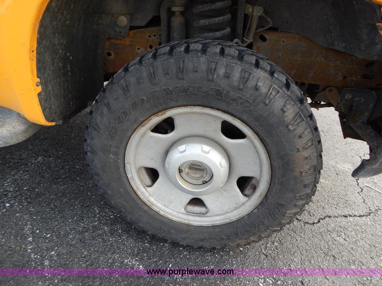 image for item I1202 2005 Ford F250 Super Duty Crew Cab pickup truck