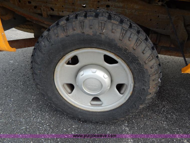 image for item I1202 2005 Ford F250 Super Duty Crew Cab pickup truck