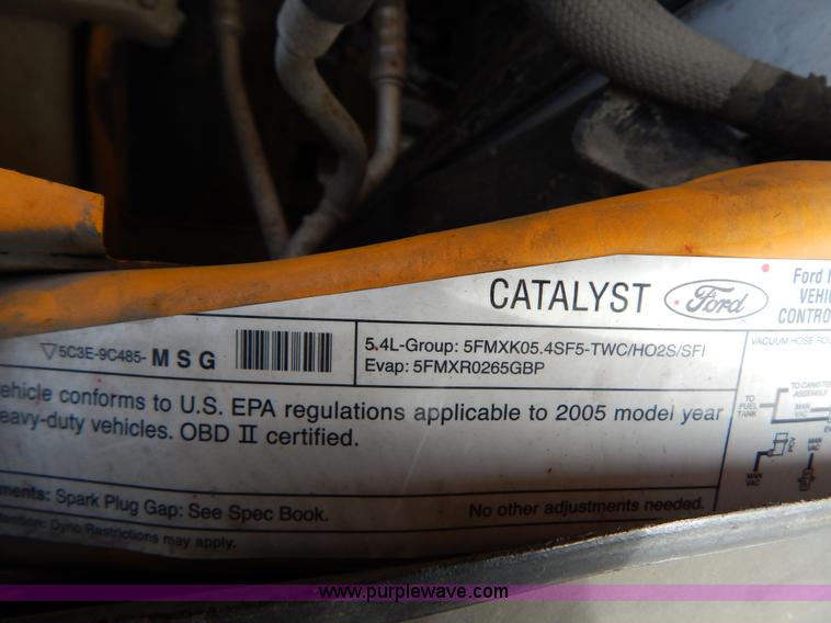 image for item I1202 2005 Ford F250 Super Duty Crew Cab pickup truck