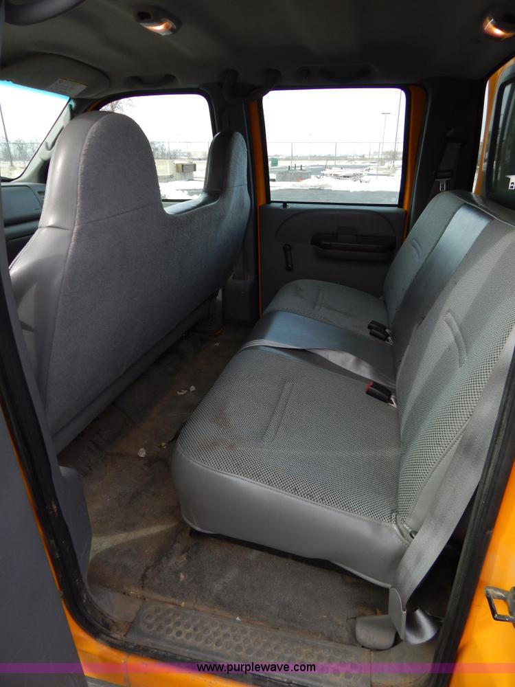 image for item I1202 2005 Ford F250 Super Duty Crew Cab pickup truck