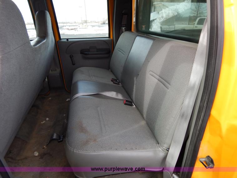 image for item I1202 2005 Ford F250 Super Duty Crew Cab pickup truck