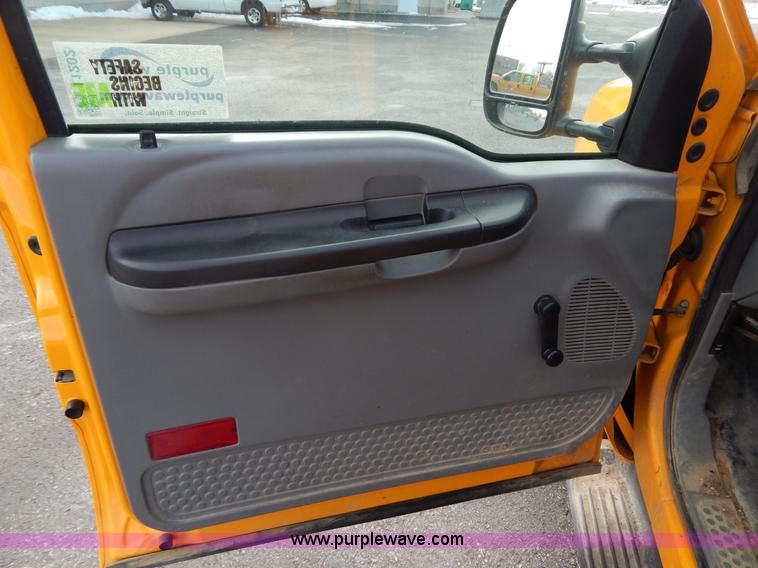 image for item I1202 2005 Ford F250 Super Duty Crew Cab pickup truck