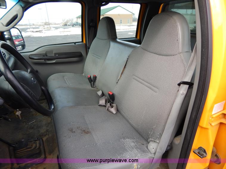 image for item I1202 2005 Ford F250 Super Duty Crew Cab pickup truck