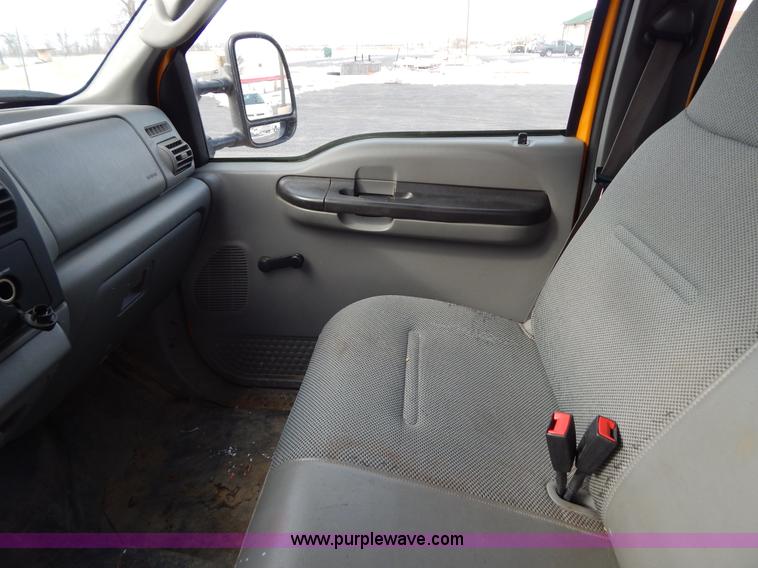 image for item I1202 2005 Ford F250 Super Duty Crew Cab pickup truck