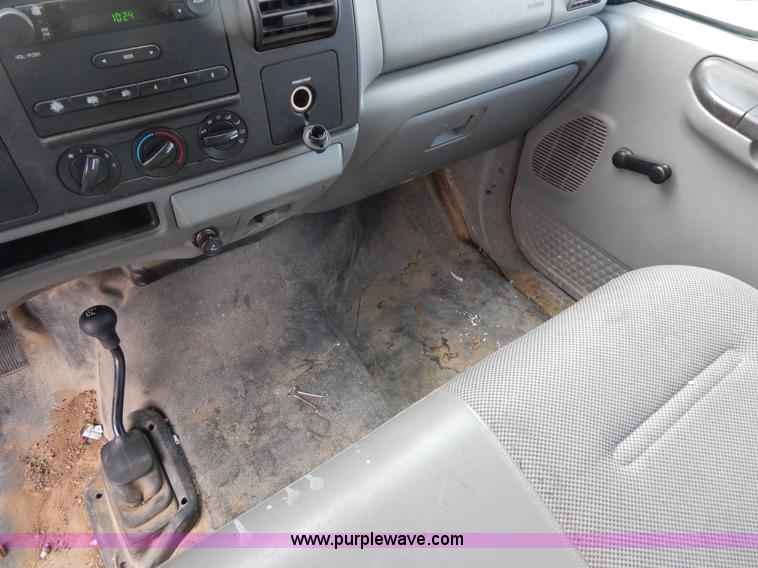 image for item I1202 2005 Ford F250 Super Duty Crew Cab pickup truck