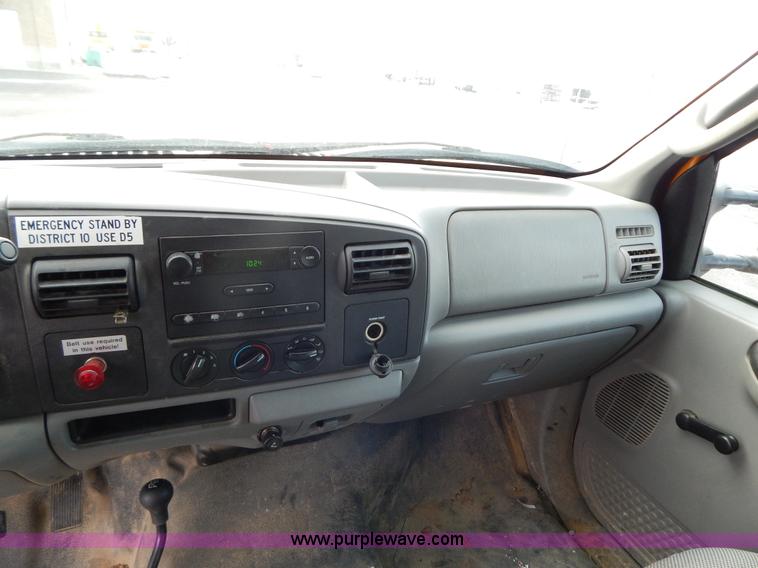 image for item I1202 2005 Ford F250 Super Duty Crew Cab pickup truck