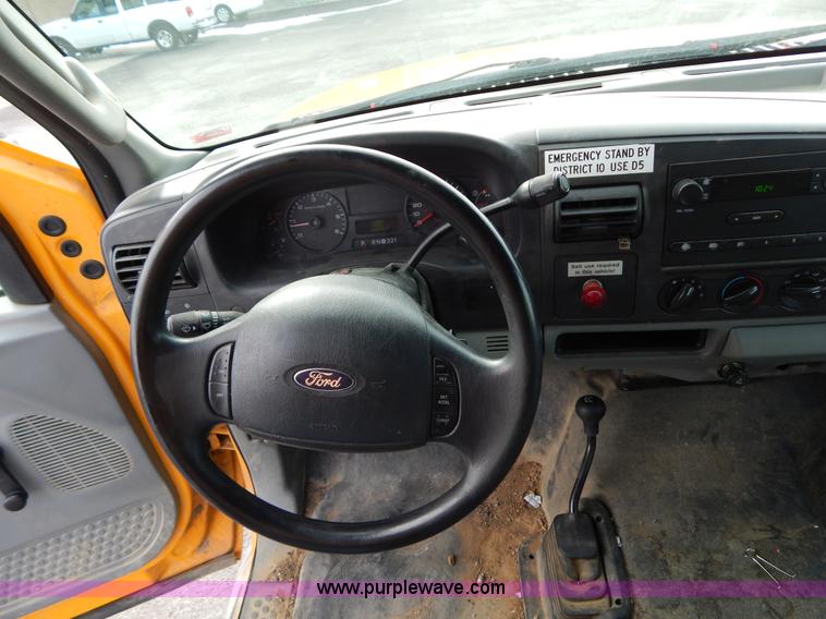 image for item I1202 2005 Ford F250 Super Duty Crew Cab pickup truck