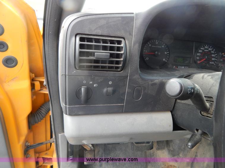 image for item I1202 2005 Ford F250 Super Duty Crew Cab pickup truck