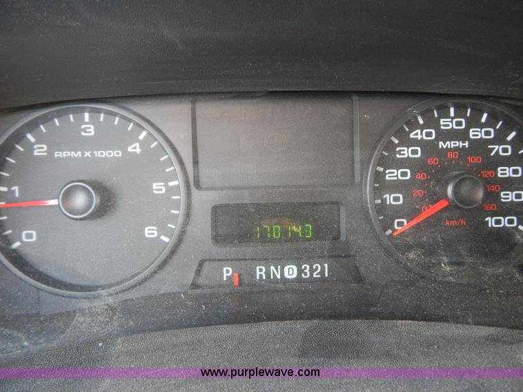 image for item I1202 2005 Ford F250 Super Duty Crew Cab pickup truck