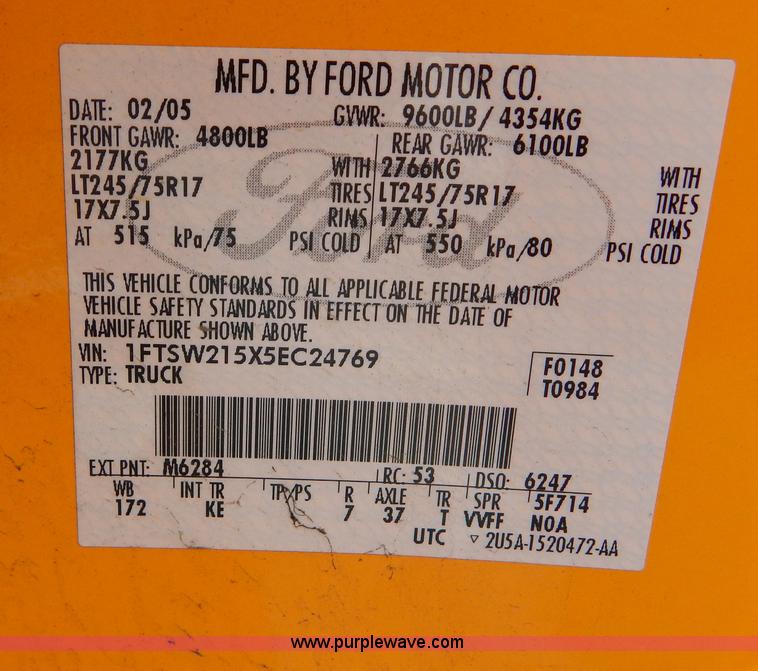 image for item I1202 2005 Ford F250 Super Duty Crew Cab pickup truck