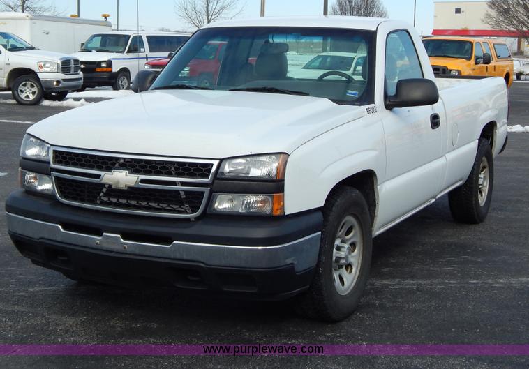 image for item I1203 2006 Chevrolet Silverado 1500 pickup truck