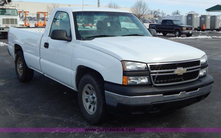 image for item I1203 2006 Chevrolet Silverado 1500 pickup truck