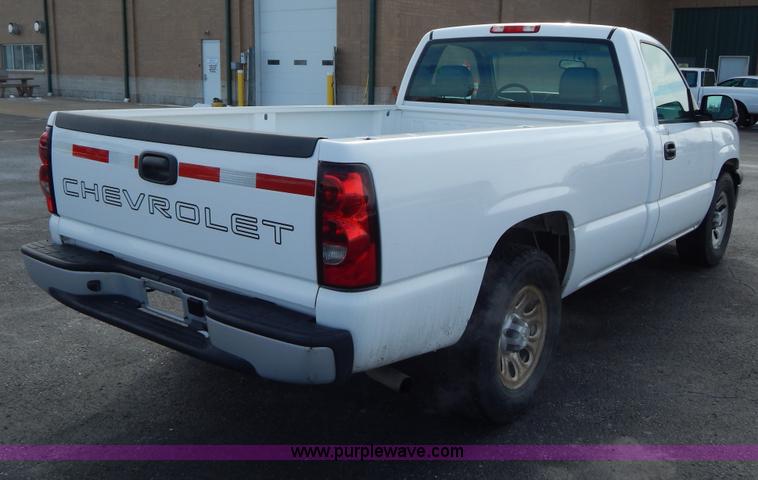 image for item I1203 2006 Chevrolet Silverado 1500 pickup truck