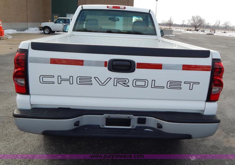 image for item I1203 2006 Chevrolet Silverado 1500 pickup truck