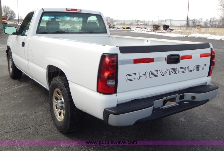 image for item I1203 2006 Chevrolet Silverado 1500 pickup truck