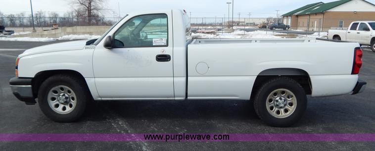 image for item I1203 2006 Chevrolet Silverado 1500 pickup truck