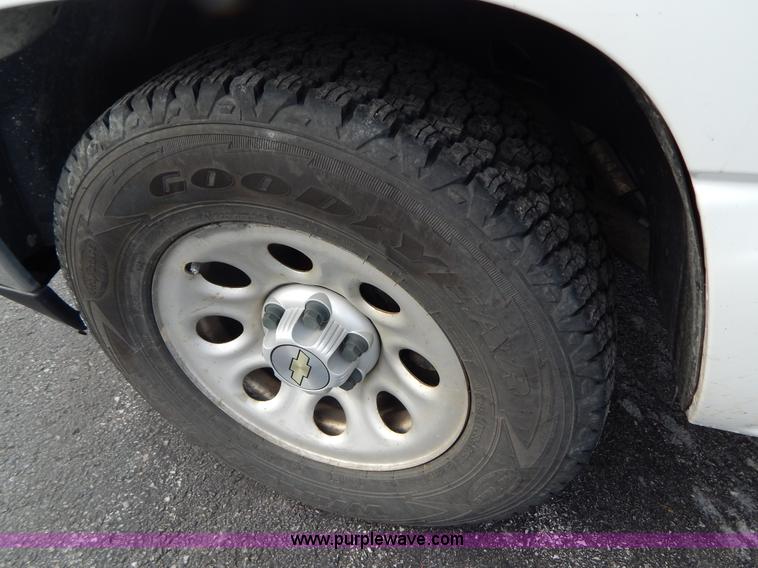 image for item I1203 2006 Chevrolet Silverado 1500 pickup truck