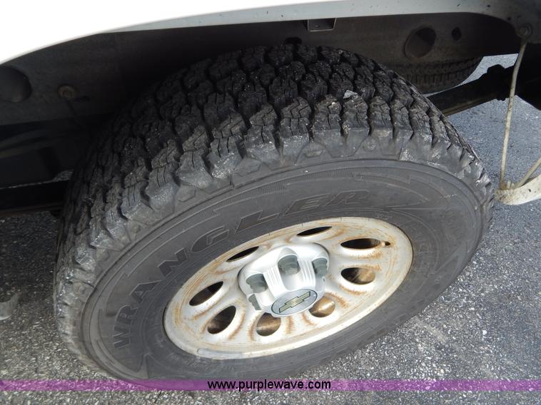 image for item I1203 2006 Chevrolet Silverado 1500 pickup truck