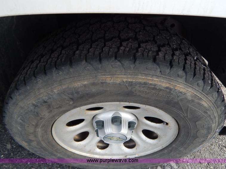 image for item I1203 2006 Chevrolet Silverado 1500 pickup truck