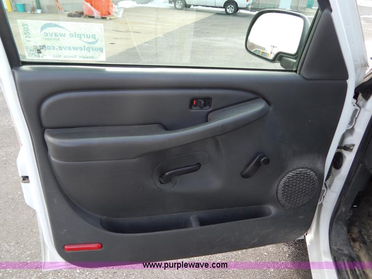 image for item I1203 2006 Chevrolet Silverado 1500 pickup truck