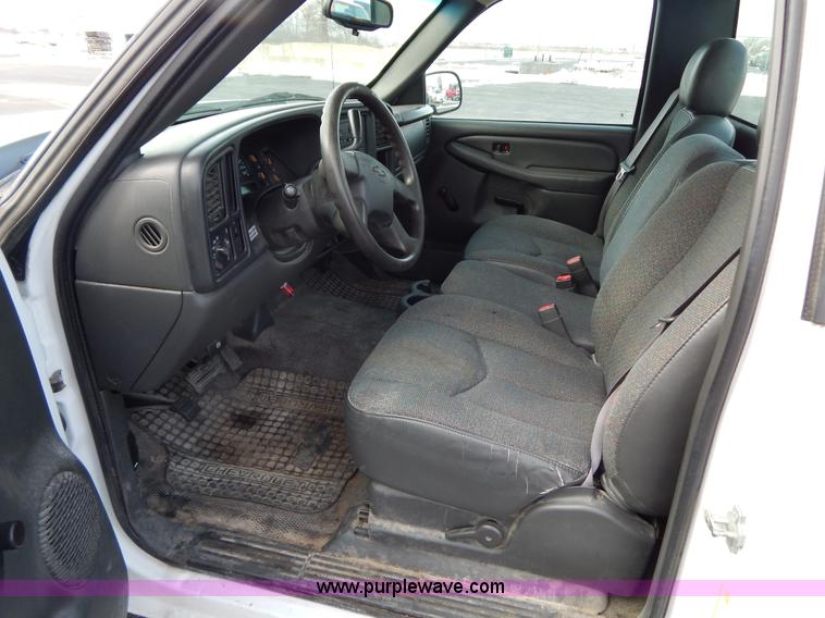 image for item I1203 2006 Chevrolet Silverado 1500 pickup truck