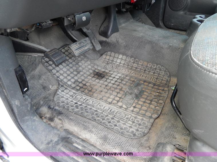 image for item I1203 2006 Chevrolet Silverado 1500 pickup truck