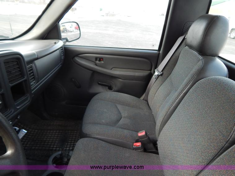 image for item I1203 2006 Chevrolet Silverado 1500 pickup truck