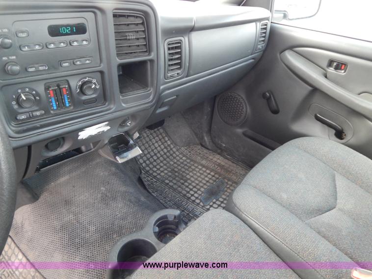 image for item I1203 2006 Chevrolet Silverado 1500 pickup truck