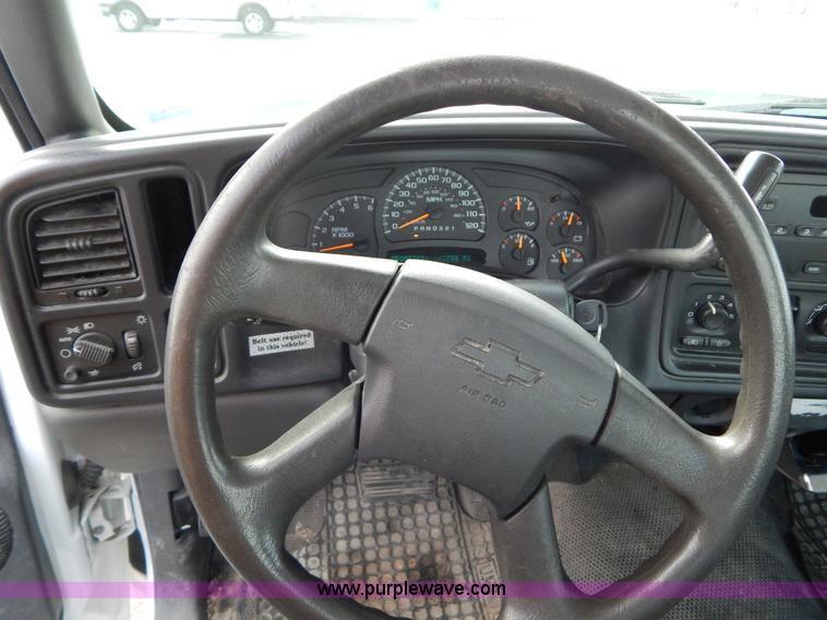 image for item I1203 2006 Chevrolet Silverado 1500 pickup truck