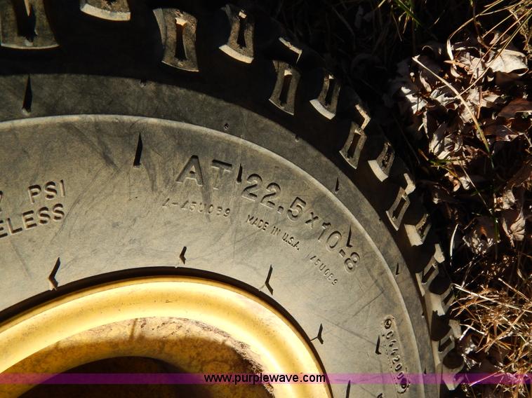 image for item I1228 2001 John Deere Gator utility vehicle