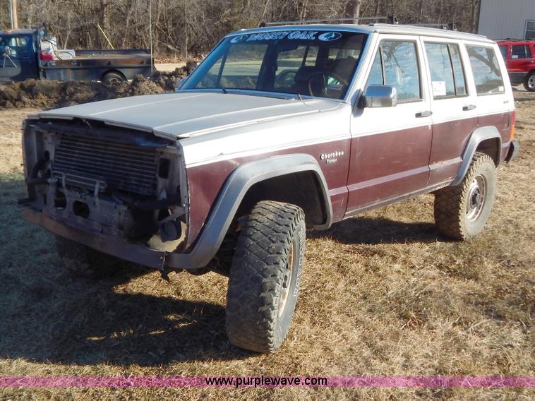 image for item I1231 1987 AMC Cherokee Pioneer SUV