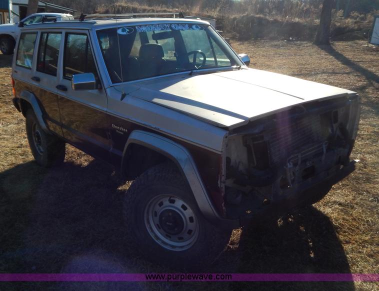 image for item I1231 1987 AMC Cherokee Pioneer SUV