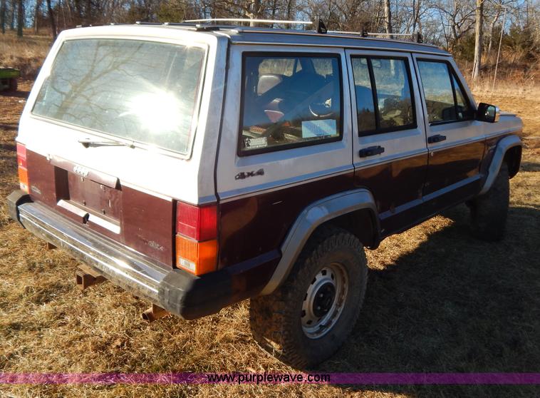 image for item I1231 1987 AMC Cherokee Pioneer SUV