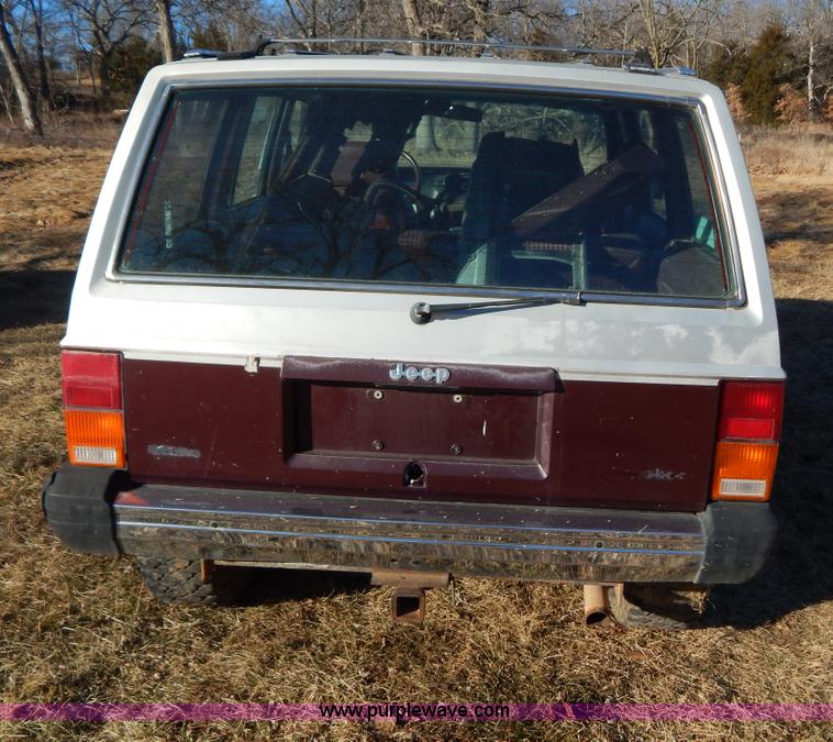 image for item I1231 1987 AMC Cherokee Pioneer SUV