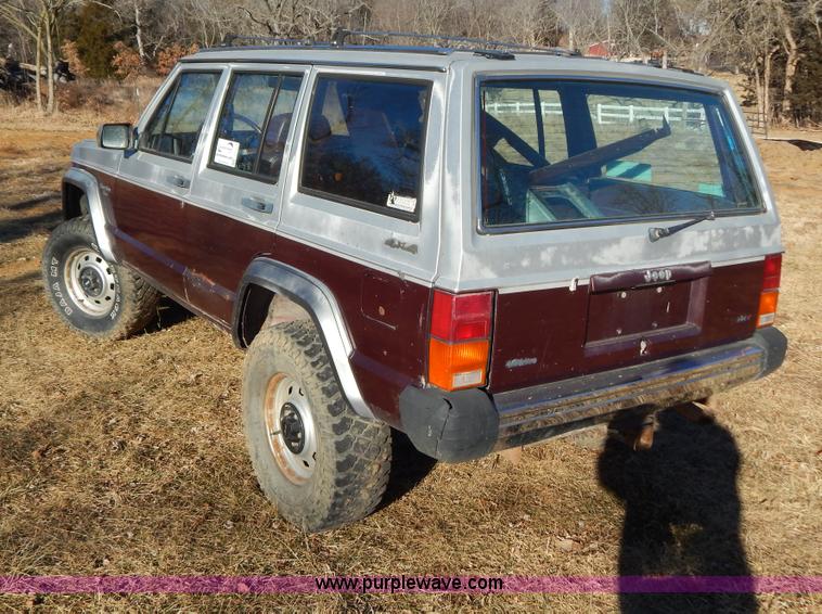 image for item I1231 1987 AMC Cherokee Pioneer SUV