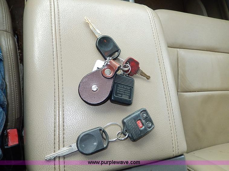 image for item I9410 2006 Ford F150 Lariat SuperCrew pickup truck