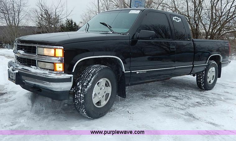 image for item I9416 1997 Chevrolet 1500 Z71 Ext. Cab pickup truck