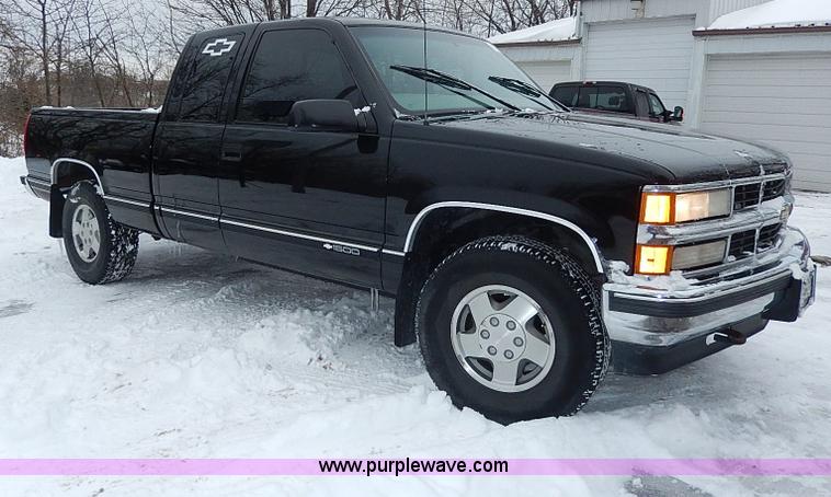 image for item I9416 1997 Chevrolet 1500 Z71 Ext. Cab pickup truck