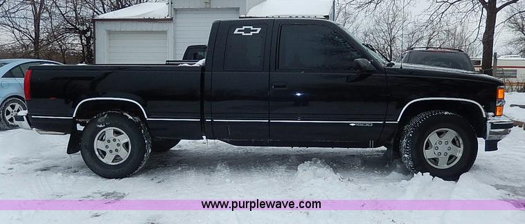 image for item I9416 1997 Chevrolet 1500 Z71 Ext. Cab pickup truck